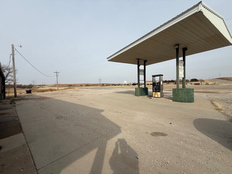 More Photos Of 27971 OK-50, Freedom Convenience Store For Sale