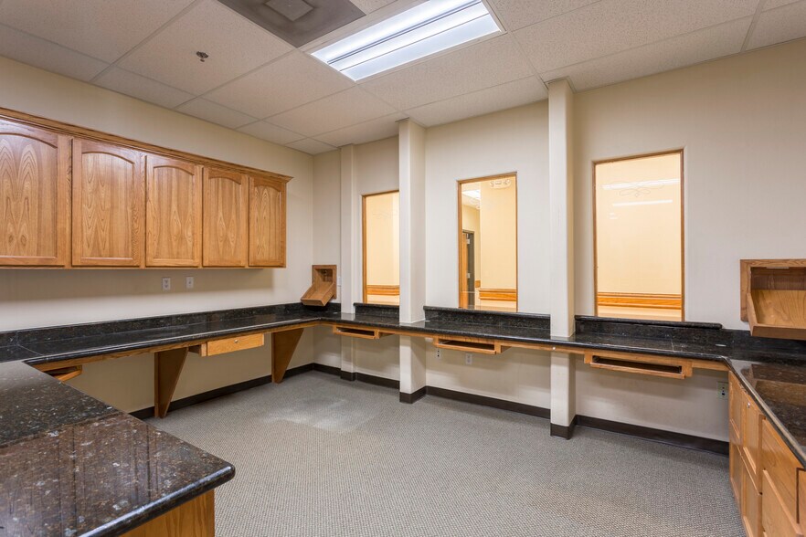 More Photos Of 1022 E Griffin Pky, Mission Medical For Sale