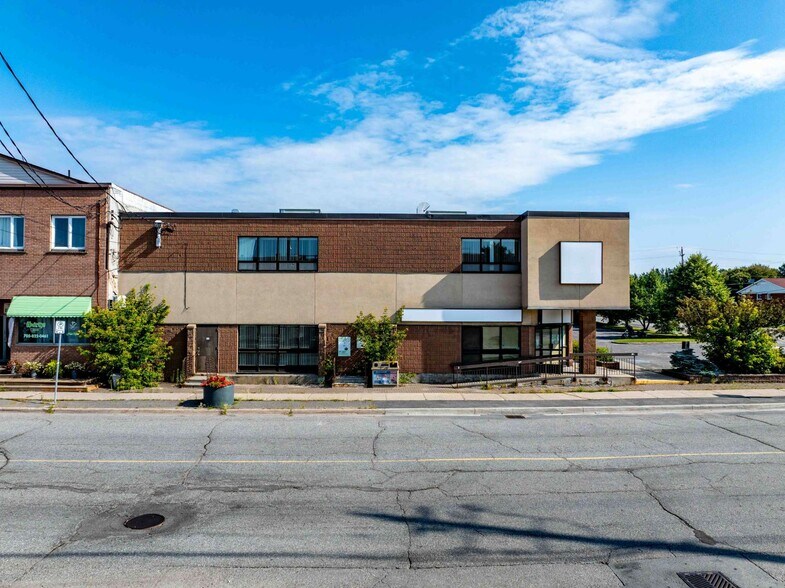 More Photos Of 29 Main St E, Chelmsford Office For Sale