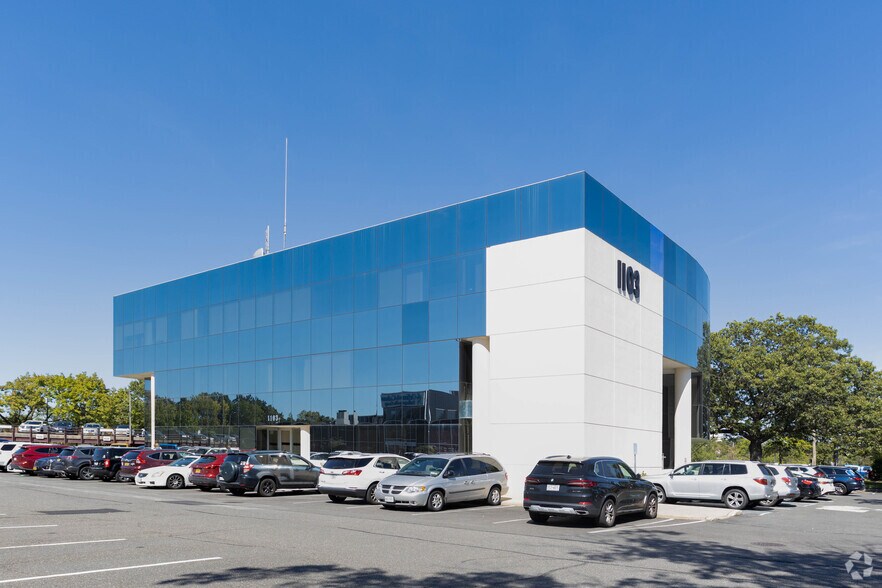 More Photos Of 1103 Stewart Ave, Garden City Medical For Lease