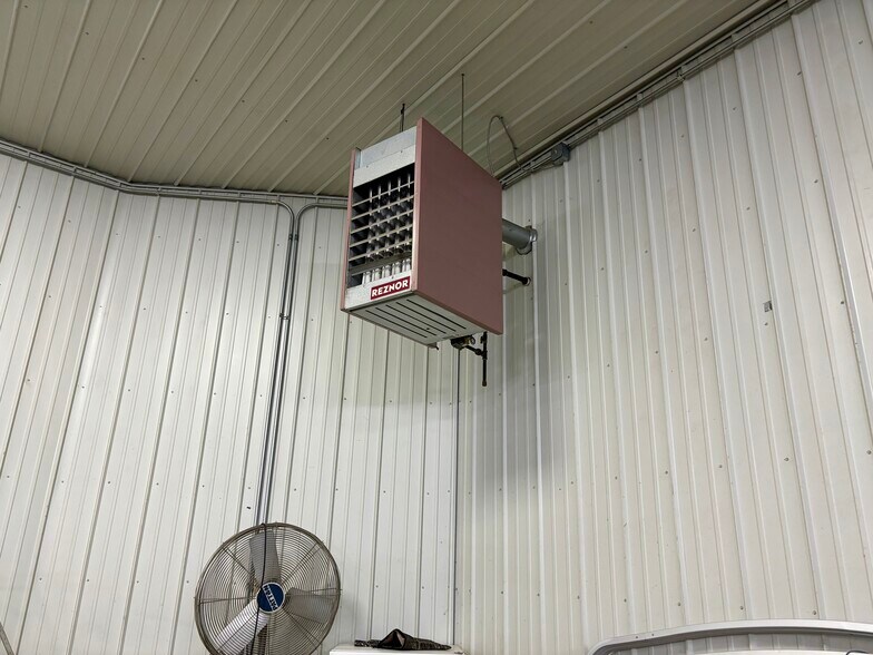 More Photos Of 4979 Massachusetts Ave, Indianapolis Warehouse For Lease