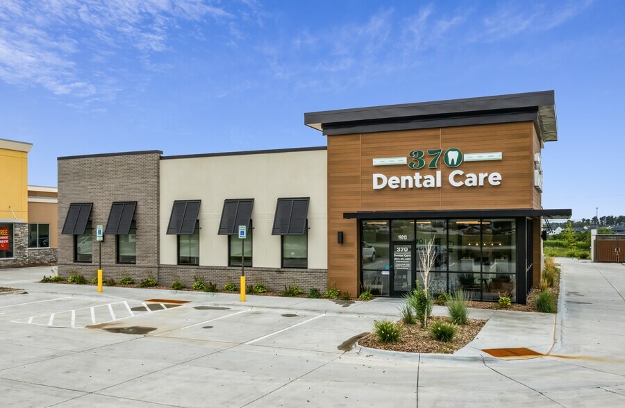 Primary Photo Of 19013 Oakmont Dr, Omaha Medical For Sale