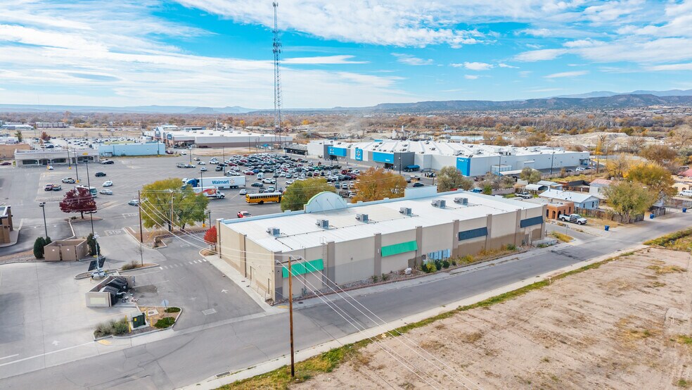 More Photos Of 402 Carr Ln, Espanola Freestanding For Lease