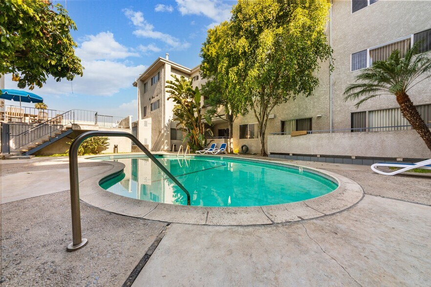 More Photos Of 13951 Moorpark St, Sherman Oaks Apartments For Sale