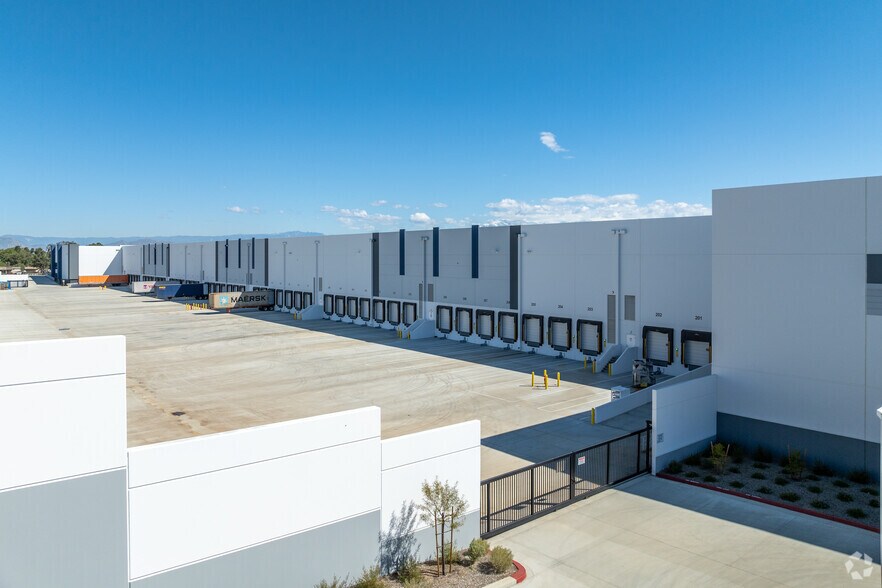More Photos Of 23550 Placentia Ave, Perris Distribution For Lease