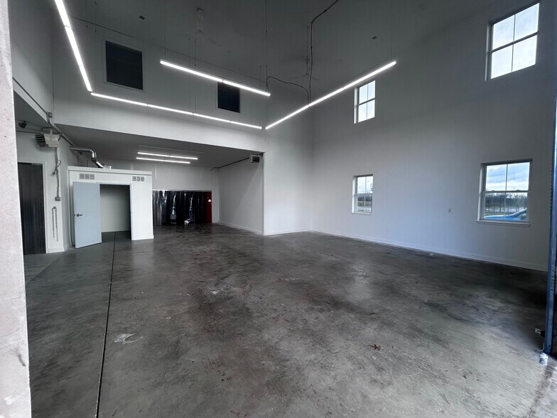 More Photos Of 6008 Fair Oaks Dr, Frederick Flex For Lease