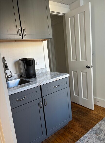 More Photos Of 79 Elm St, Camden Office Residential For Lease