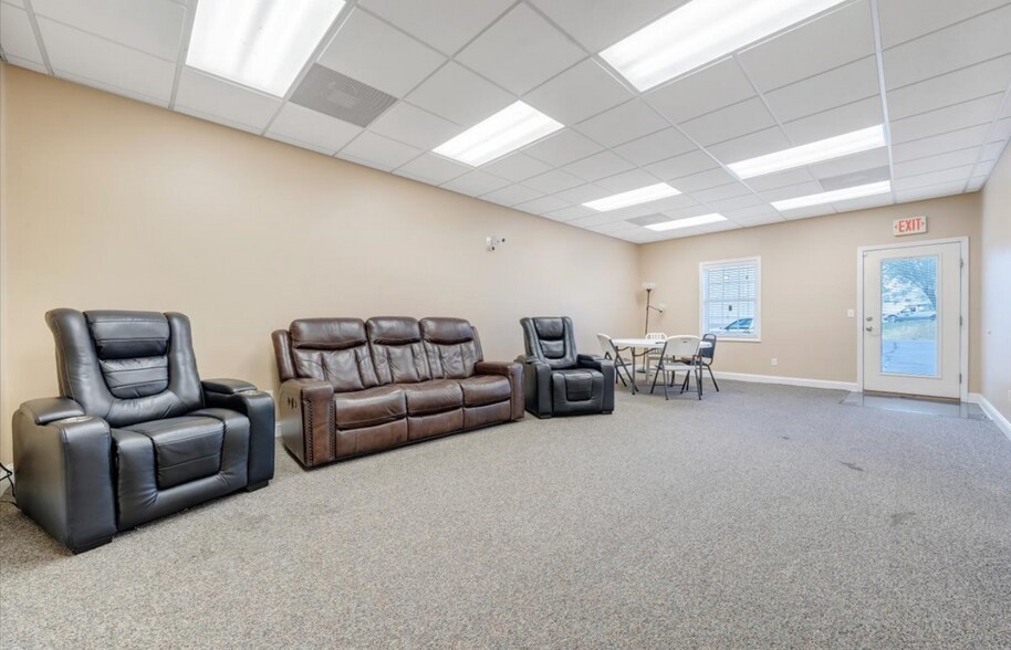 More Photos Of 1101-1109 Electric Rd, Salem Medical For Lease
