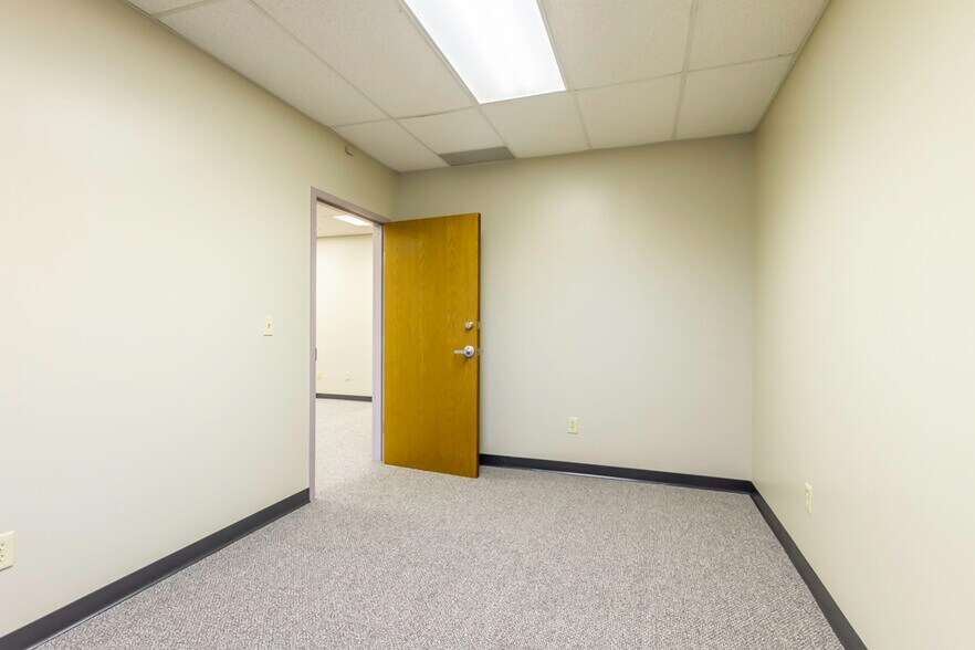 More Photos Of 2840 Mitthoeffer Pl, Indianapolis Warehouse For Sale