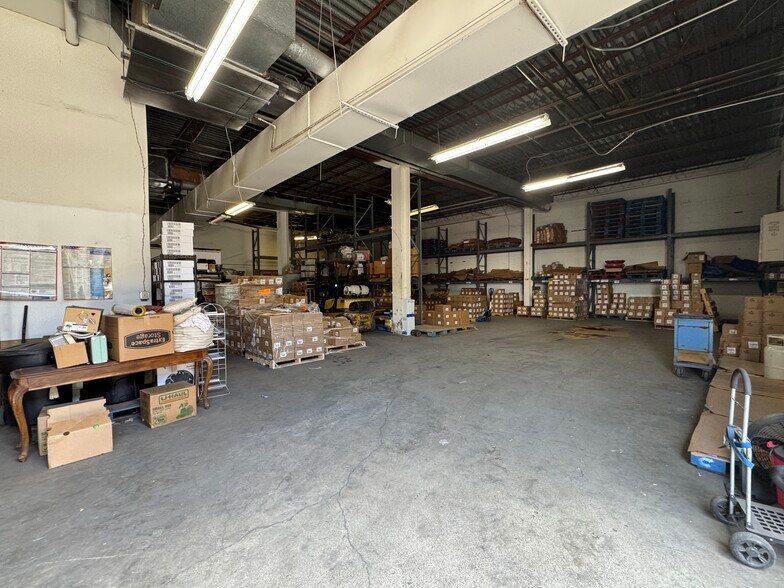 More Photos Of 197 Sand Island Access Rd, Honolulu Showroom For Lease