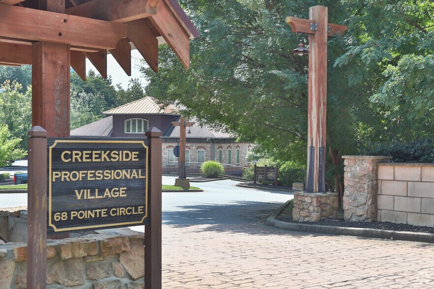 More Photos Of 68 Pointe Cir, Greenville Office For Lease