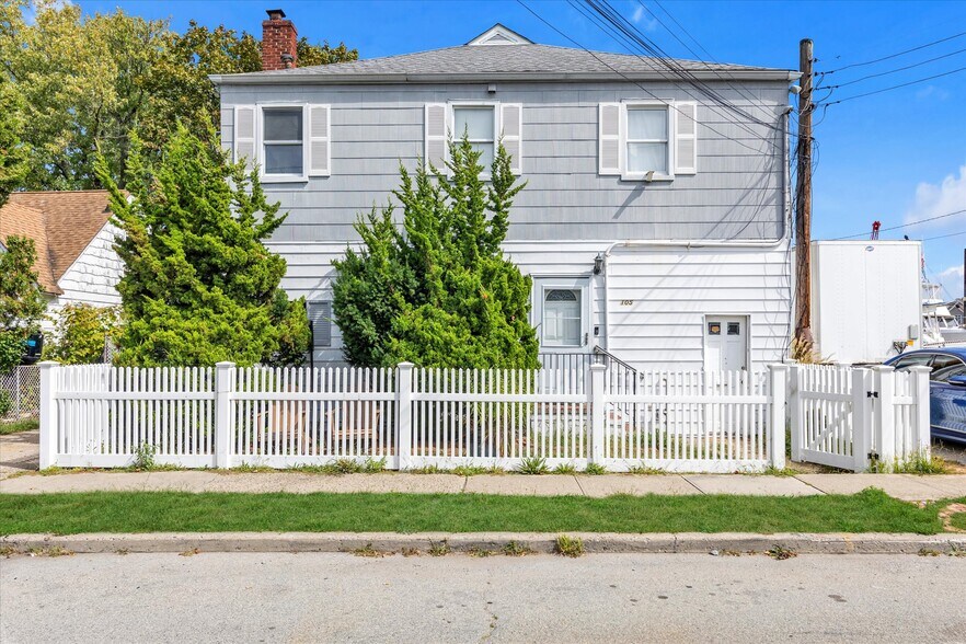 More Photos Of 105 Eastern Blvd, Baldwin Apartments For Lease