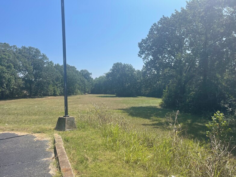 More Photos Of 1213 E Wood St, Paris Apartments For Sale