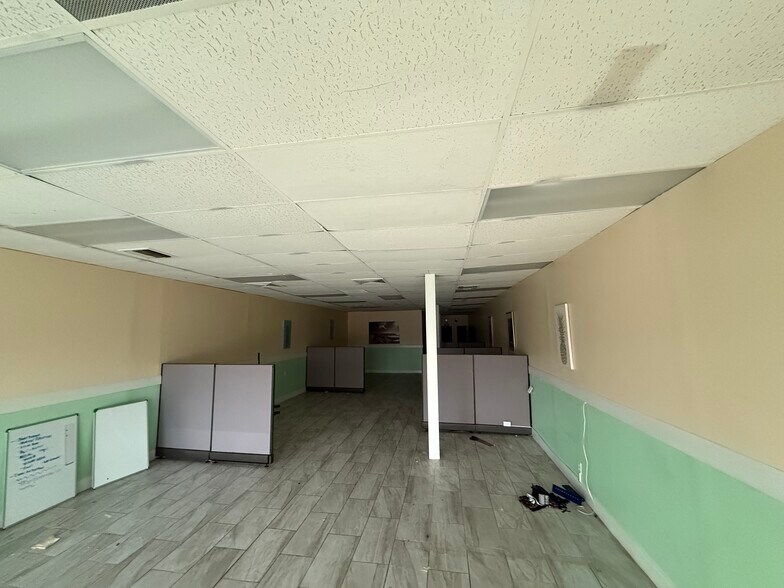 More Photos Of 6140 Hollywood Blvd, Hollywood Storefront For Sale