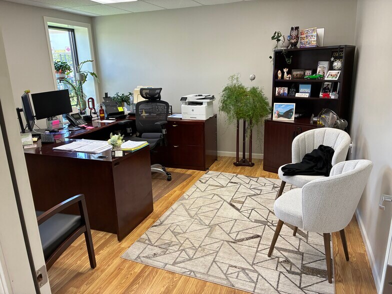 More Photos Of 270 Westfield Rd, Holyoke Freestanding For Lease