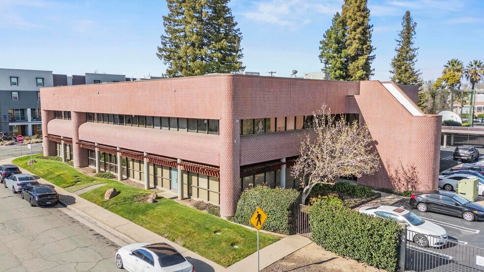 More Photos Of 2555 3rd St, Sacramento Office For Lease