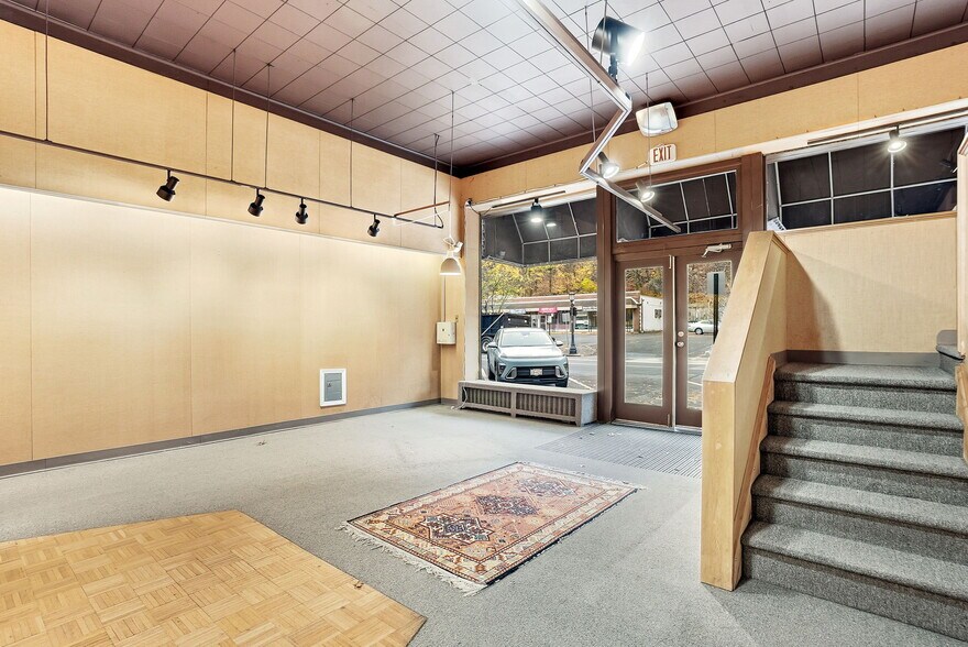 More Photos Of 1157 Pleasantville Rd, Briarcliff Manor Storefront For Sale