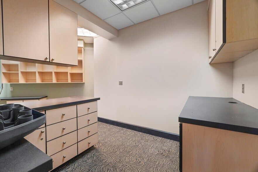 More Photos Of 191 W Plaza Dr, Mooresville Storefront Retail Office For Lease