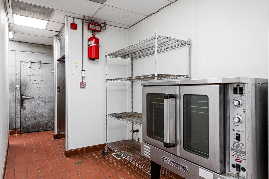 More Photos Of 369 N Palm Canyon Dr, Palm Springs Restaurant For Sale