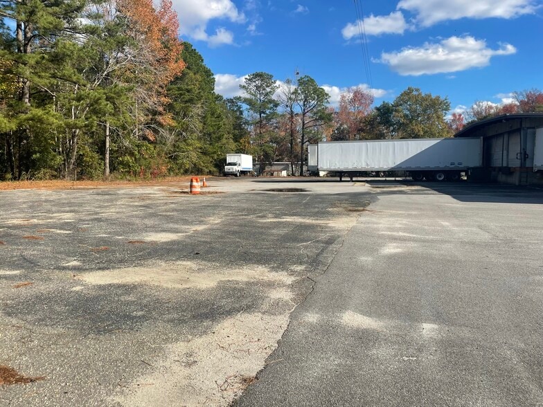 More Photos Of 1119 Interstate Blvd, Florence Truck Terminal For Lease