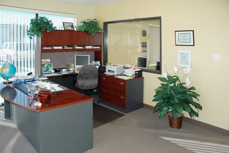 More Photos Of 375 Commerce St, Southlake Warehouse For Lease