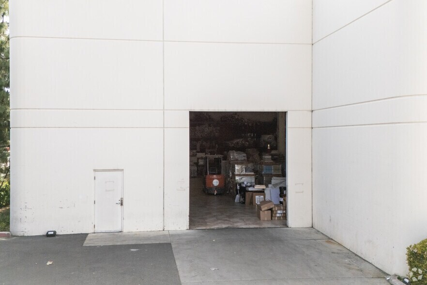 More Photos Of 8775-8785 Research Dr, Irvine Warehouse For Lease