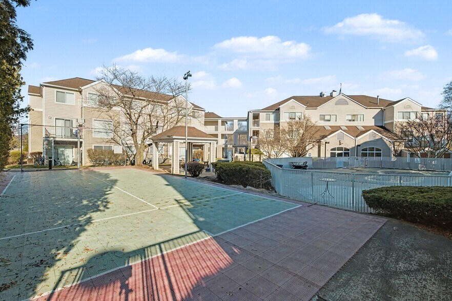 More Photos Of 390 Bee St, Meriden Apartments For Sale