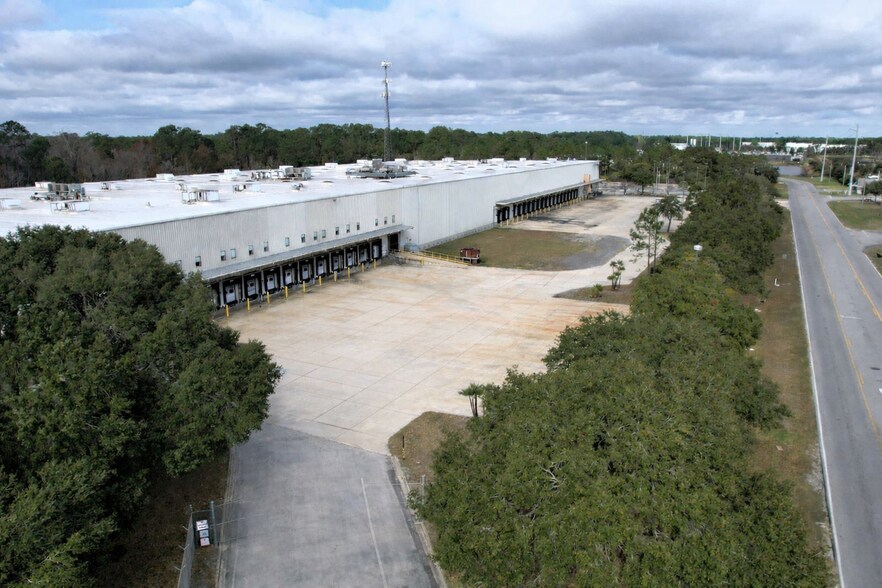 More Photos Of 4055 Deerpark Blvd S, Elkton Warehouse For Lease