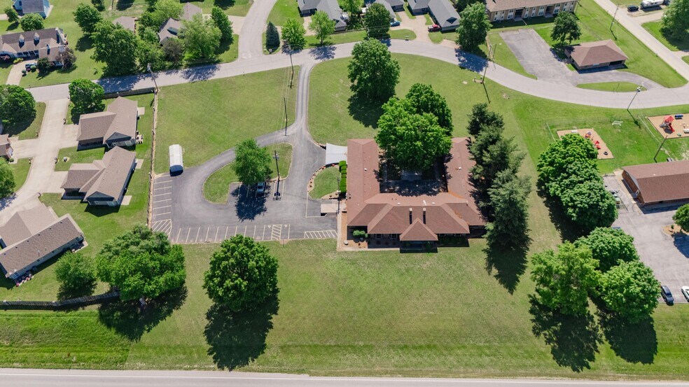 More Photos Of 807 N Briarwood Dr, Bolivar Assisted Living For Sale