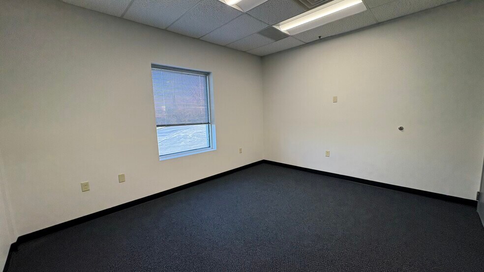 More Photos Of 1720 Fortune Ct, Lexington Light Distribution For Lease