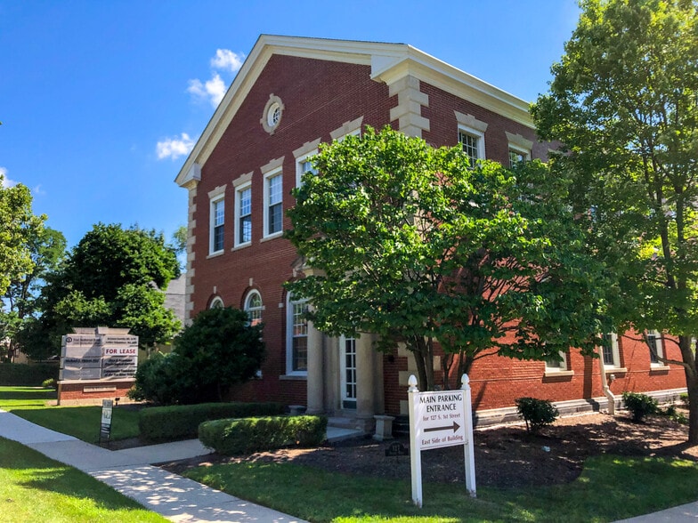 More Photos Of 127 S First St, Geneva Office Residential For Lease