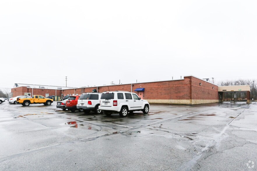 More Photos Of 17608 Pearl Rd, Strongsville Unknown For Lease