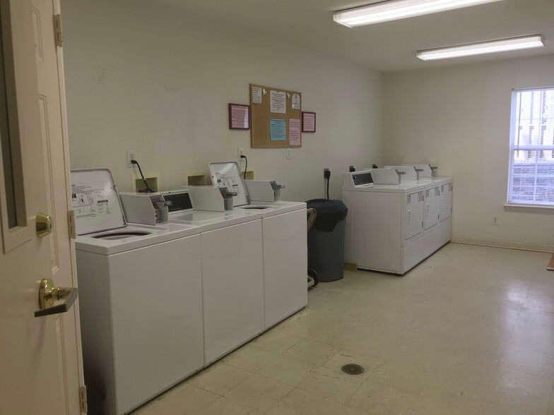 More Photos Of 1300 Pamlico St, Charlotte Apartments For Sale