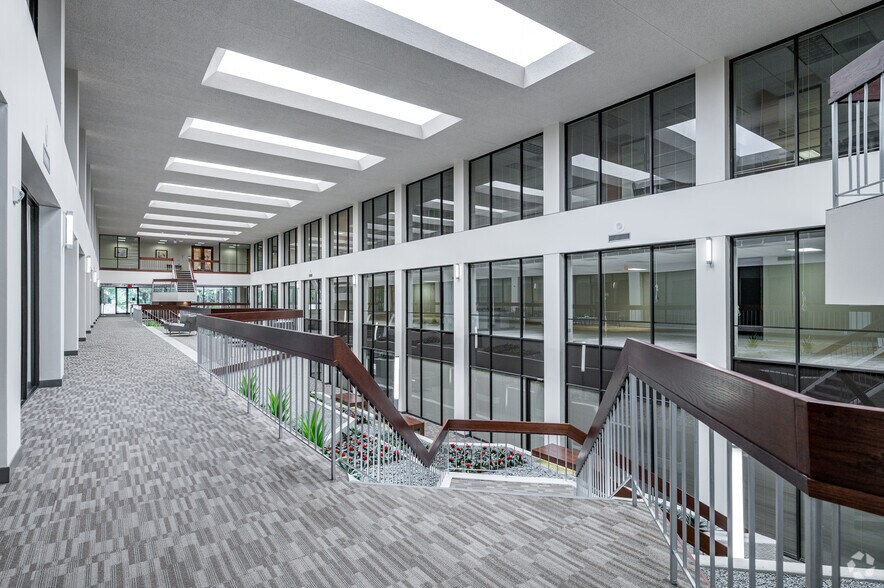 More Photos Of 1333 Corporate Dr, Irving Loft Creative Space For Lease