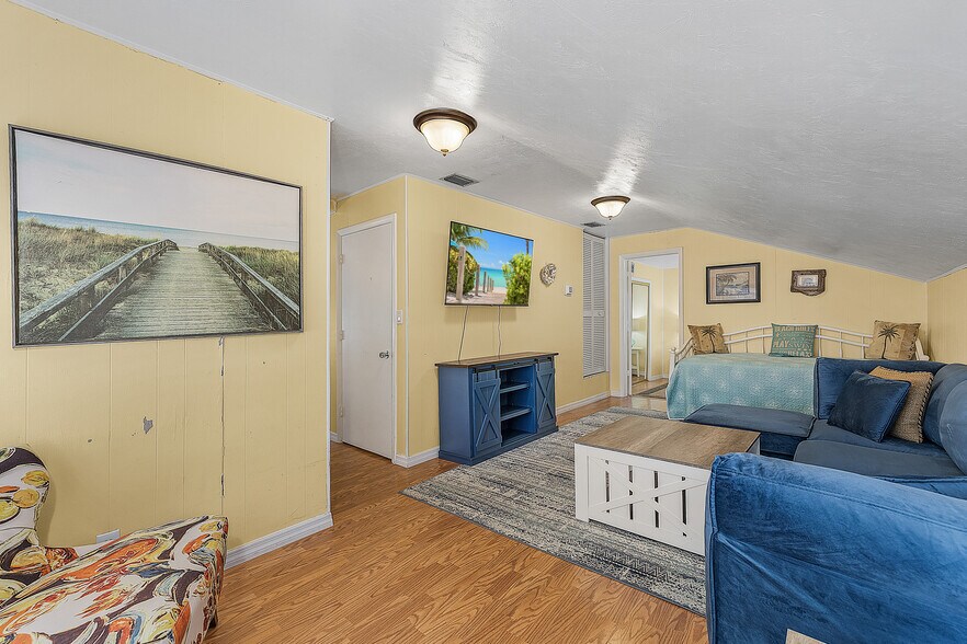 More Photos Of 610 Donax St, Sanibel Apartments For Sale