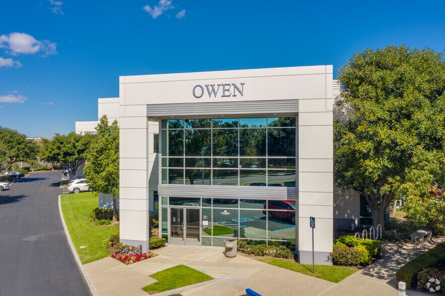 More Photos Of 220 Technology Dr, Irvine Light Distribution For Lease