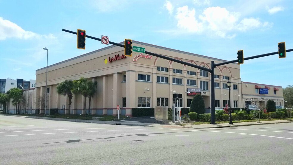 More Photos Of 816 Manatee Ave E, Bradenton General Retail For Lease