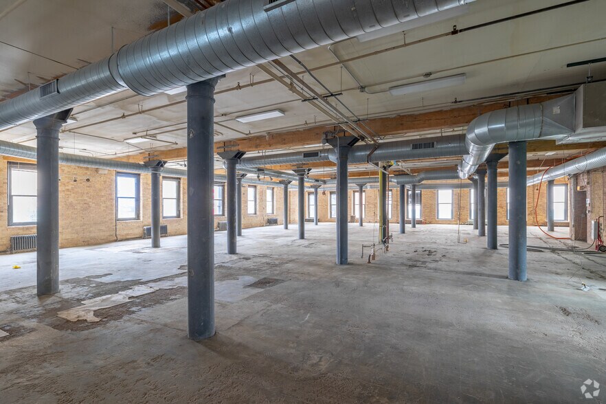 More Photos Of 320 W Ohio St, Chicago Loft Creative Space For Lease