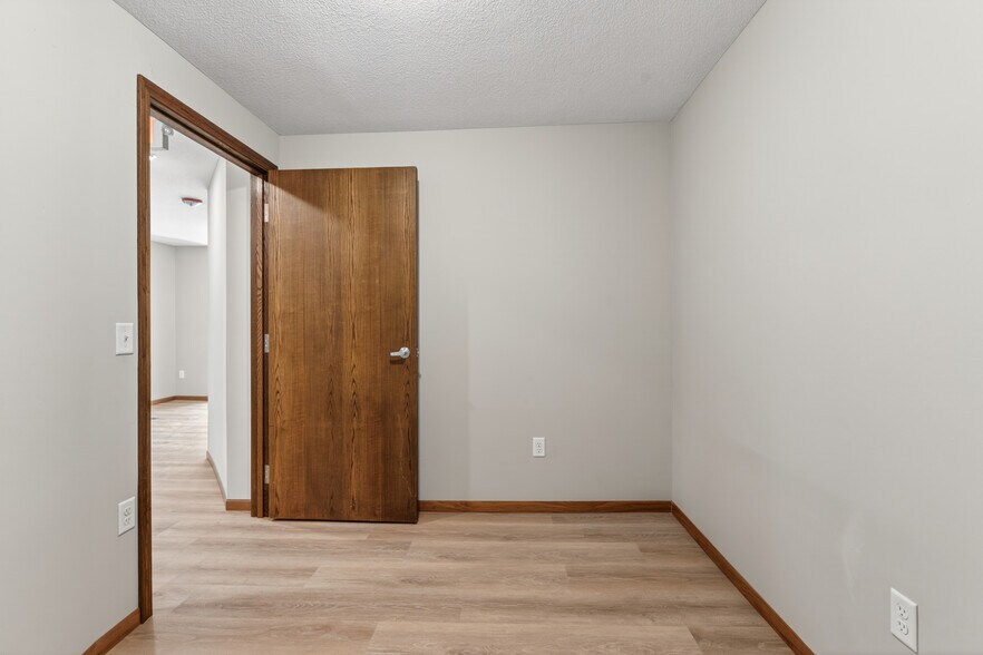 More Photos Of 407 Vermillion St, Hastings Office For Sale