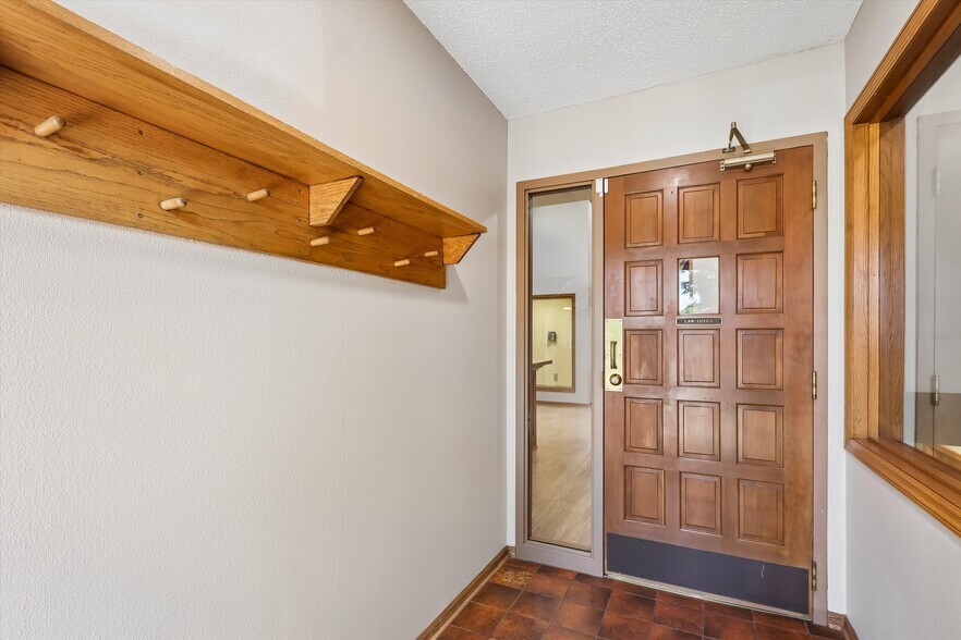 More Photos Of 535 Main St, Ames Office For Lease
