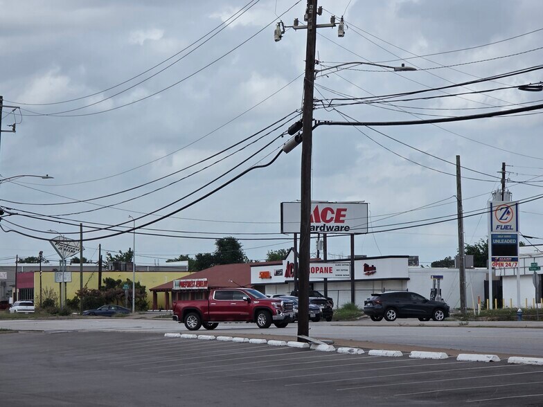 More Photos Of 1141 Uvalde Rd, Houston General Retail For Sale