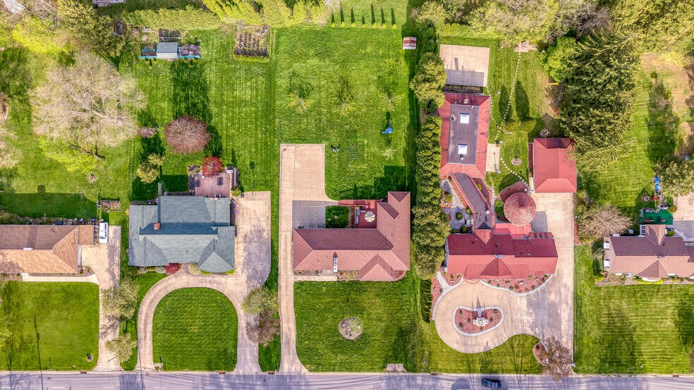 More Photos Of 327 S Miller Rd, Fairlawn Assisted Living For Sale