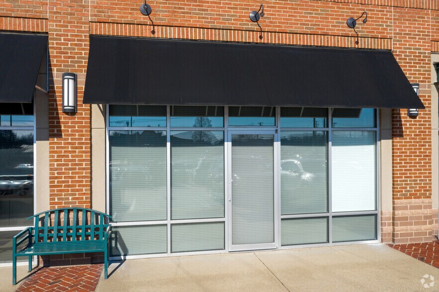 More Photos Of 12911 Shelbyville Rd, Louisville Freestanding For Lease