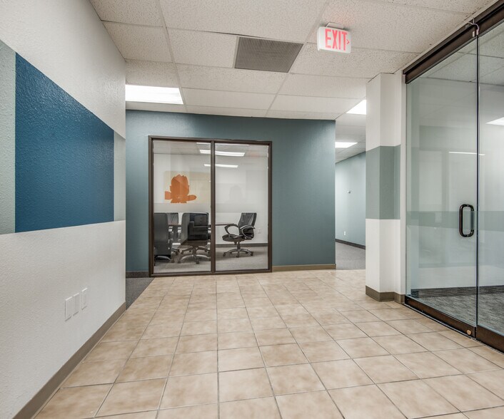 More Photos Of 9550 Forest Ln, Dallas Office For Lease
