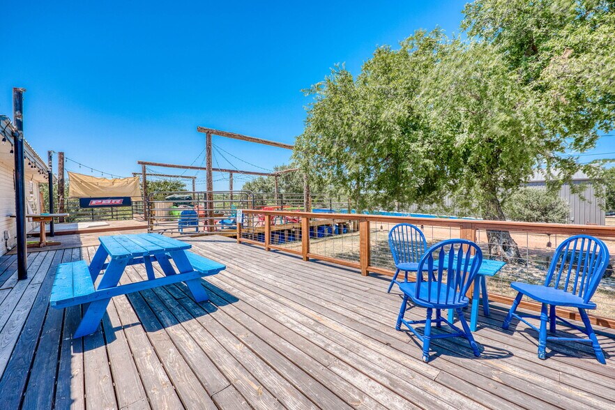 More Photos Of 106 Sunrise Dr, Sunrise Beach Restaurant For Sale