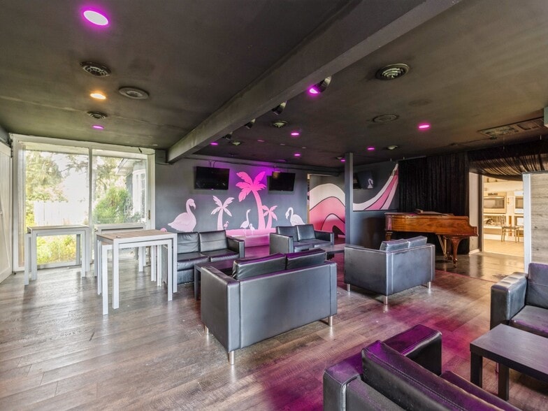 More Photos Of 6008 W Lincoln Way, Ames Restaurant For Sale