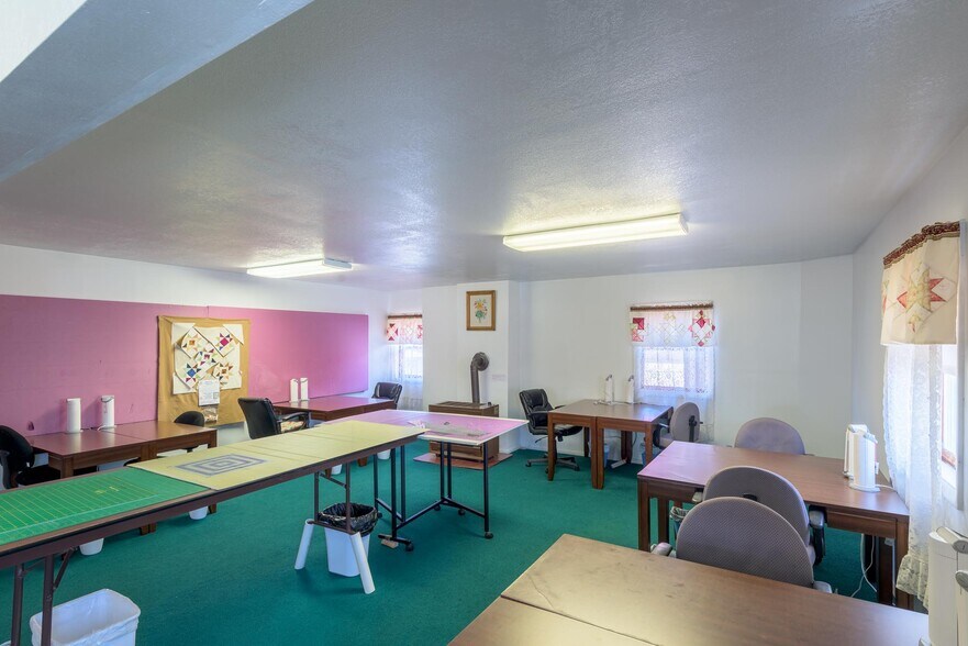 More Photos Of 21 E Pine, Pinedale General Retail For Sale