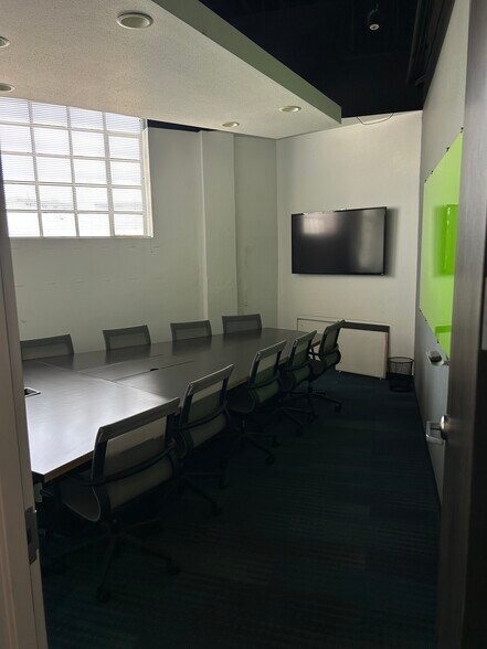 More Photos Of 1028 Park Ave W, Denver Office For Sale