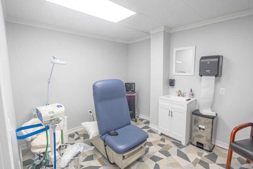 More Photos Of 15645 Farmington Rd, Livonia Medical For Lease