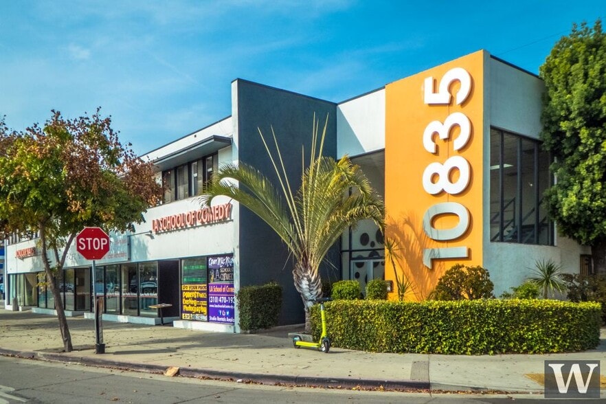 More Photos Of 10835-10841 Santa Monica Blvd, Los Angeles Office For Lease